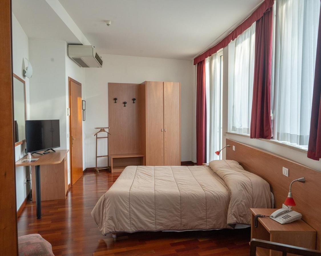 Hotel All'Oasi パエーゼ エクステリア 写真